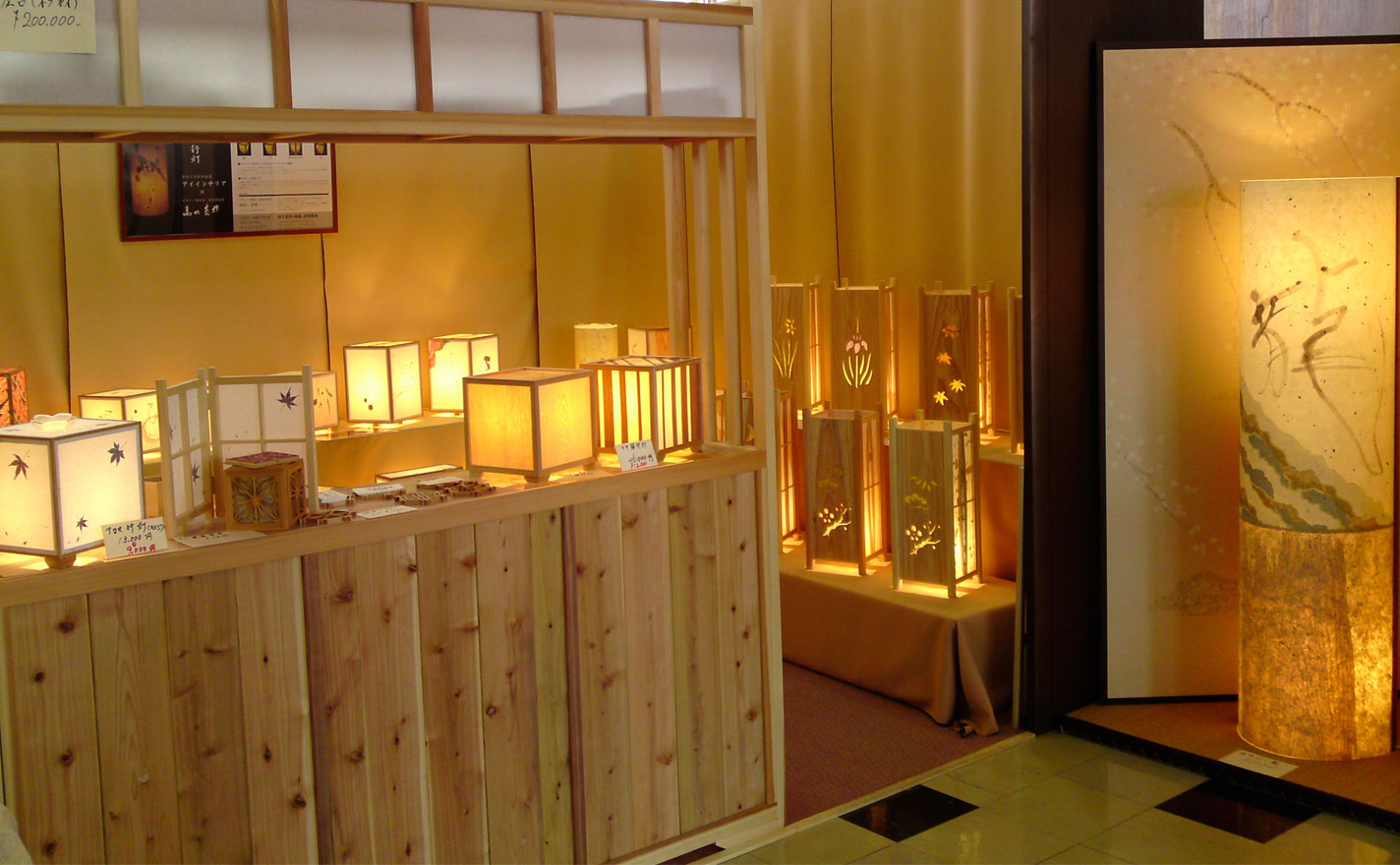 建具で組み上げられたアイインテリアの行灯展示ブース