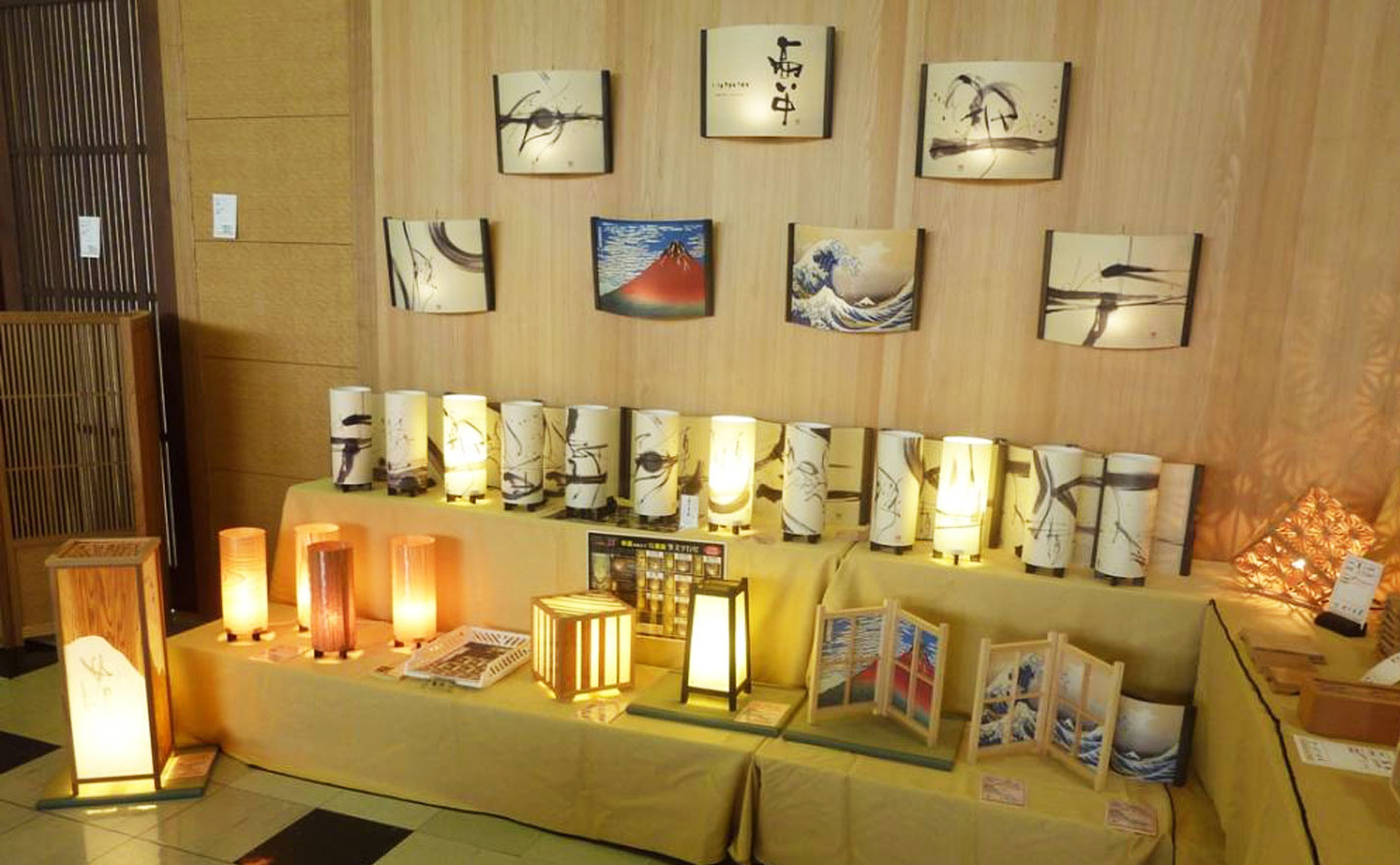 第61回大川木工まつりで展示された筆文字行灯